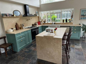 Large Beachside Family Entertainer in Old Grove